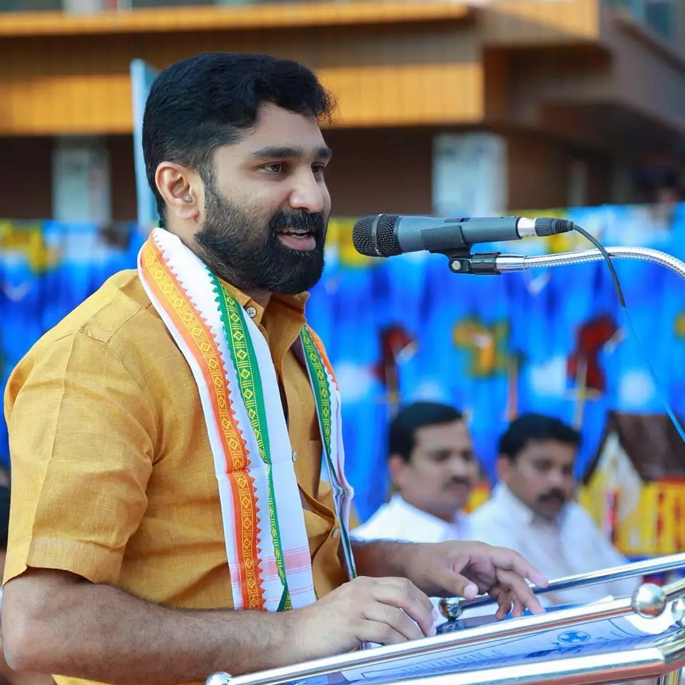 ’ആര്.എസ്.എസ് കാര്യാലയങ്ങള് റെയ്ഡ് ചെയ്യണം; നേതാക്കന്മാരെ അറസ്റ്റ് ചെയ്ത് ചോദ്യം ചെയ്യണം’ വി.ടി ബല്റാം ’ആര്.എസ്.എസ് കാര്യാലയങ്ങള് റെയ്ഡ് ചെയ്യണം; നേതാക്കന്മാരെ അറസ്റ്റ് ചെയ്ത് ചോദ്യം ചെയ്യണം’ വി.ടി ബല്റാം