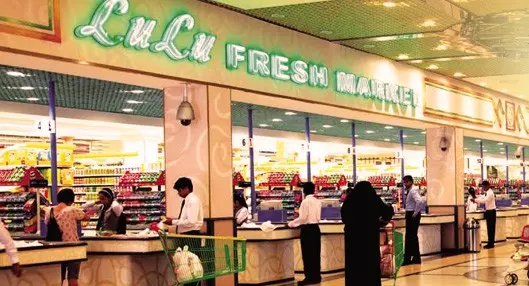 കേരളത്തിന് വീണ്ടും ലുലുഗ്രൂപ്പിന്റെയും യു.എ.ഇ എക്സ്ചേഞ്ച് ഗ്രൂപ്പിന്റെയും സഹായം: ഖലീഫ ഫണ്ടിലേക്ക് 10 കോടി വീതം