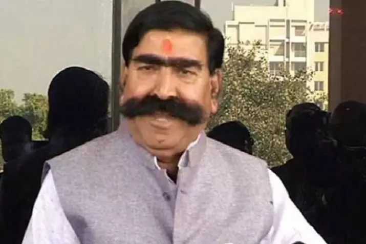 നെഹ്റു പണ്ഡിറ്റ് അല്ല, ബീഫും പോര്ക്കും കഴിക്കുന്ന ഒരാള്ക്ക് പണ്ഡിറ്റ് ആകാന് കഴിയില്ല: ബിജെപി എംഎല്എ നെഹ്റു പണ്ഡിറ്റ് അല്ല, ബീഫും പോര്ക്കും കഴിക്കുന്ന ഒരാള്ക്ക് പണ്ഡിറ്റ് ആകാന് കഴിയില്ല: ബിജെപി എംഎല്എ