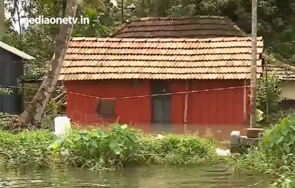 കുട്ടനാട്ടില്‍ വീടുകള്‍ താമസയോഗ്യമാക്കുക ശ്രമകരം