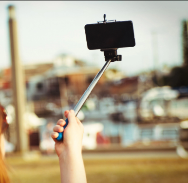 പത്തനംതിട്ടയില്‍ സെൽഫിയെടുക്കുന്നതിനിടെ പാറക്കുളത്തിൽ വീണ് അപകടം