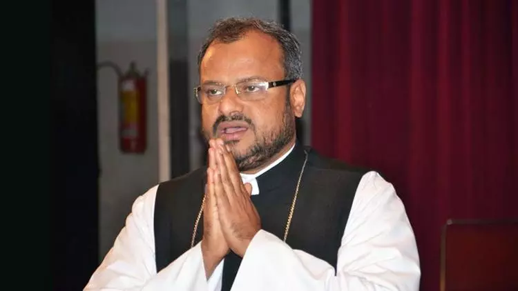 ഫ്രാങ്കോ മുളക്കലിനെ ചോദ്യം ചെയ്യുന്നത് പൂര്ത്തിയായി; ബിഷപ്പിന്റെ അറസ്റ്റ് ഉടന് ഉണ്ടാകില്ല ഫ്രാങ്കോ മുളക്കലിനെ ചോദ്യം ചെയ്യുന്നത് പൂര്ത്തിയായി; ബിഷപ്പിന്റെ അറസ്റ്റ് ഉടന് ഉണ്ടാകില്ല