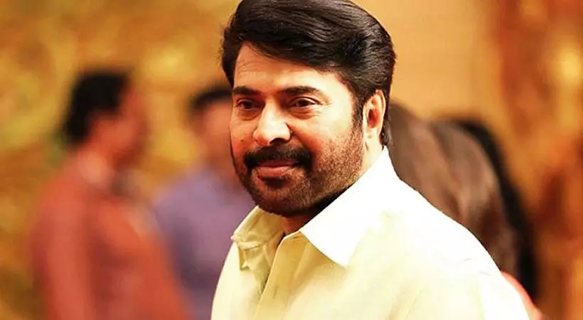 ദുരിതാശ്വാസ ക്യാമ്പിലുള്ളവരോടൊപ്പം ഓണമാഘോഷിച്ച് മമ്മൂട്ടി ദുരിതാശ്വാസ ക്യാമ്പിലുള്ളവരോടൊപ്പം ഓണമാഘോഷിച്ച് മമ്മൂട്ടി