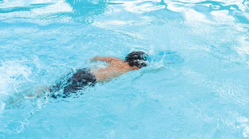 നീന്തല്‍ മത്സരത്തിനിടെ വിദ്യാര്‍ത്ഥി കുളത്തില്‍ മുങ്ങിമരിച്ചു