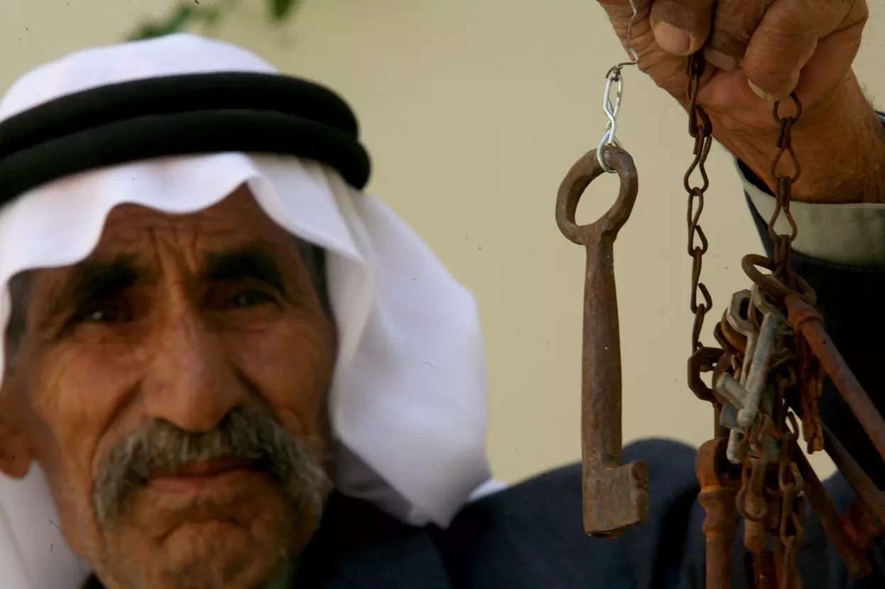 ആ താക്കോലുകൾ ഇവരുടെ കൈയിൽ തന്നെയുണ്ട് ആ താക്കോലുകൾ ഇവരുടെ കൈയിൽ തന്നെയുണ്ട്