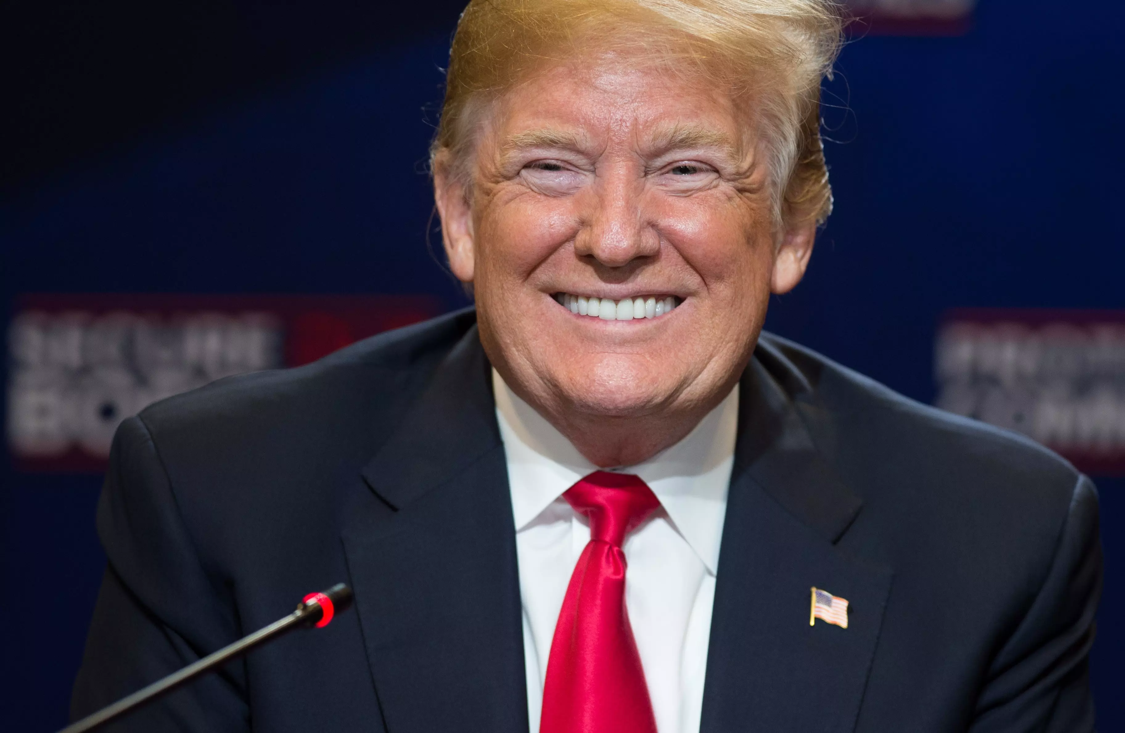 വെള്ളപ്പൊക്കത്തില് രക്ഷാപ്രവര്ത്തനം നടത്തുന്ന ട്രംപ്; മാരക തള്ളിന് പിന്നിലെ യാഥാര്ത്ഥ്യം വെള്ളപ്പൊക്കത്തില് രക്ഷാപ്രവര്ത്തനം നടത്തുന്ന ട്രംപ്; മാരക തള്ളിന് പിന്നിലെ യാഥാര്ത്ഥ്യം