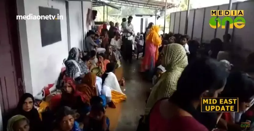 ആലുവയിലെ ദുരിതാശ്വാസ ക്യാമ്പില്‍ വെള്ളം കയറുന്നു