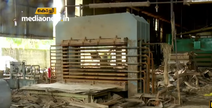 പ്രളയത്തില്‍ തകര്‍ന്ന് വ്യവസായ മേഖല: പ്രതിസന്ധിയിലകപ്പെട്ടത് നിരവധി തൊഴിലാളികള്‍