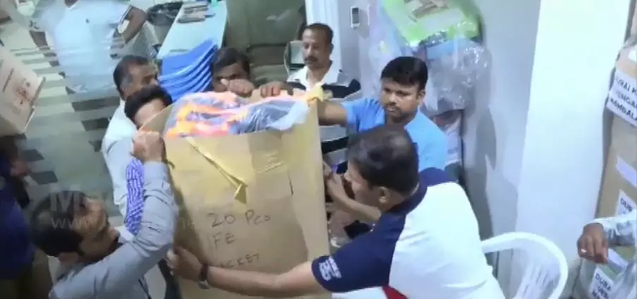 കേരളം തനിച്ചല്ല; കണ്ണീരൊപ്പാന് പ്രവാസലോകവും കേരളം തനിച്ചല്ല; കണ്ണീരൊപ്പാന് പ്രവാസലോകവും