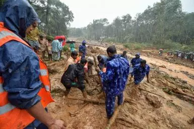 മോശം കാലാവസ്ഥ; നെല്ലിയാമ്പതിയിലേക്ക് ഹെലികോപ്ടര്‍ എത്തിയില്ല  
