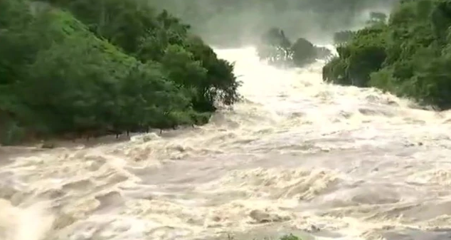 പത്തനംതിട്ട ജില്ലയിലെ പ്രളയ ബാധിതരെ തേടി സഹായ പ്രവാഹം