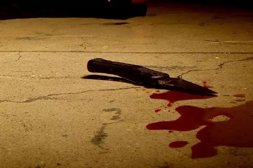 സ്വദേശിവത്കരണ പരിശോധനക്ക് എത്തിയ ഉദ്യോഗസ്ഥനെ വിദേശികള് കുത്തിപ്പരിക്കേല്പ്പിച്ച സംഭവം; പ്രതികള്ക്കായി തിരച്ചില് തുടങ്ങി സ്വദേശിവത്കരണ പരിശോധനക്ക് എത്തിയ ഉദ്യോഗസ്ഥനെ വിദേശികള് കുത്തിപ്പരിക്കേല്പ്പിച്ച സംഭവം; പ്രതികള്ക്കായി തിരച്ചില് തുടങ്ങി