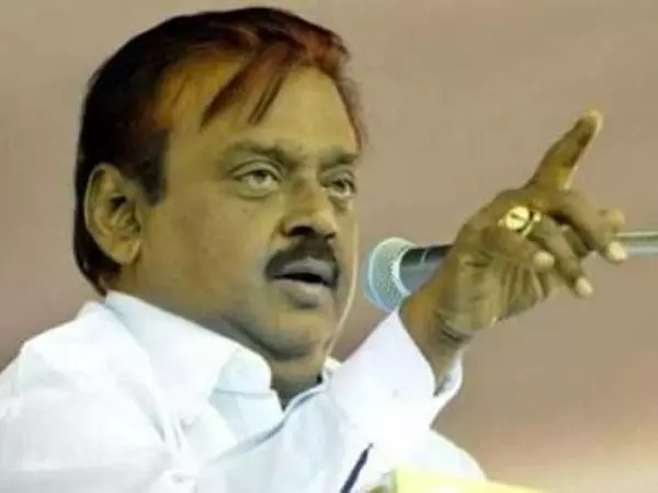 ഡിഎംഡികെ നേതാവ് വിജയകാന്ത് ആശുപത്രിയില് ഡിഎംഡികെ നേതാവ് വിജയകാന്ത് ആശുപത്രിയില്