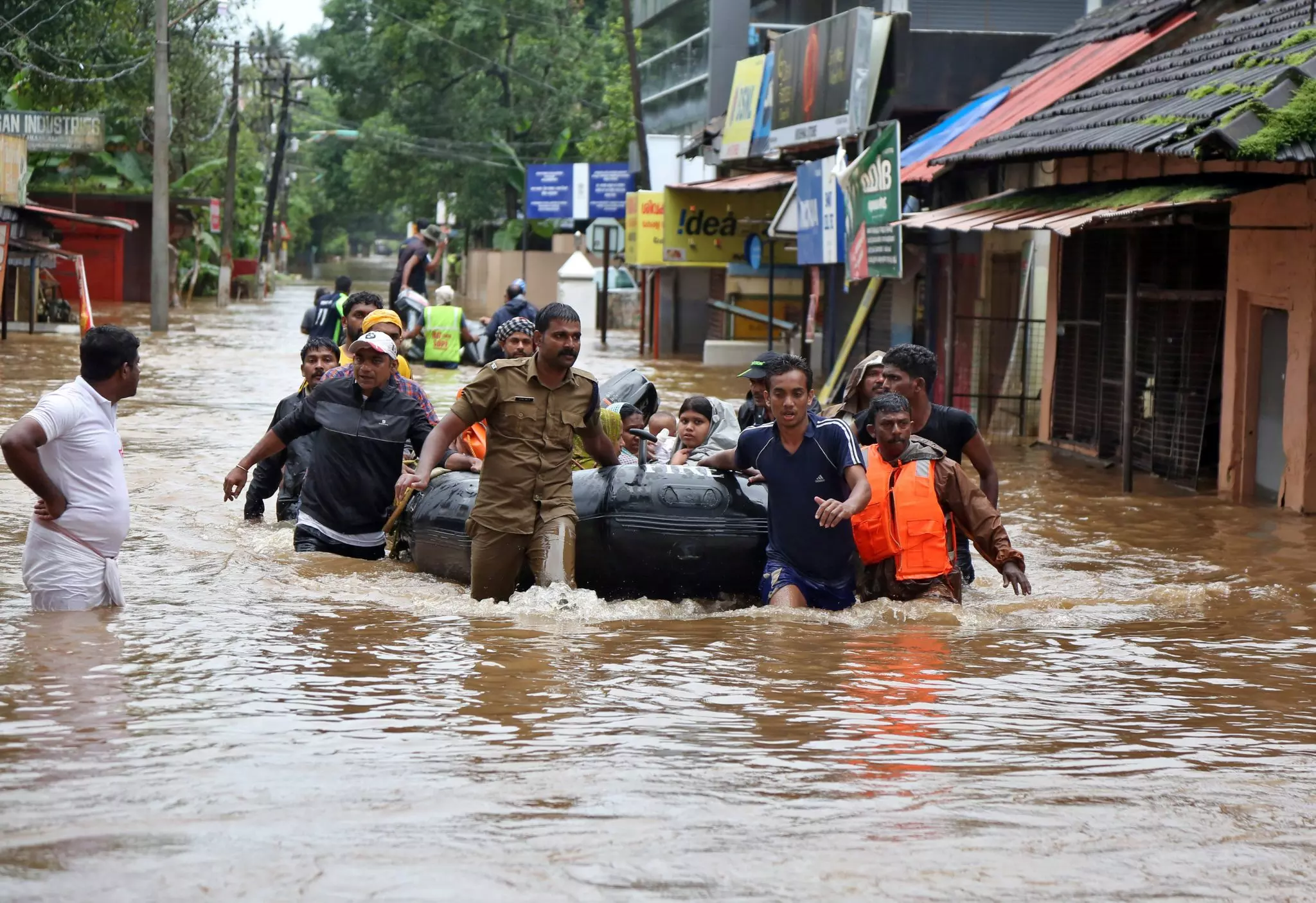 കേരളത്തിന്റെ പുനര് നിര്മ്മാണത്തിനായി ദുരന്ത നിവാരണ സെസ് ഏര്പ്പെടുത്തുന്നതില് ജി.എസ്.ടി കൌണ്സില് തീരുമാനം ഇന്ന് കേരളത്തിന്റെ പുനര് നിര്മ്മാണത്തിനായി ദുരന്ത നിവാരണ സെസ് ഏര്പ്പെടുത്തുന്നതില് ജി.എസ്.ടി കൌണ്സില് തീരുമാനം ഇന്ന്