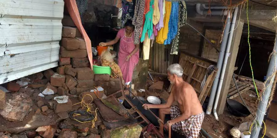 വീടുകളിലേക്ക് മടങ്ങിയിട്ടും ദുരിതം തീരാതെ വയനാട്ടുകാര് വീടുകളിലേക്ക് മടങ്ങിയിട്ടും ദുരിതം തീരാതെ വയനാട്ടുകാര്