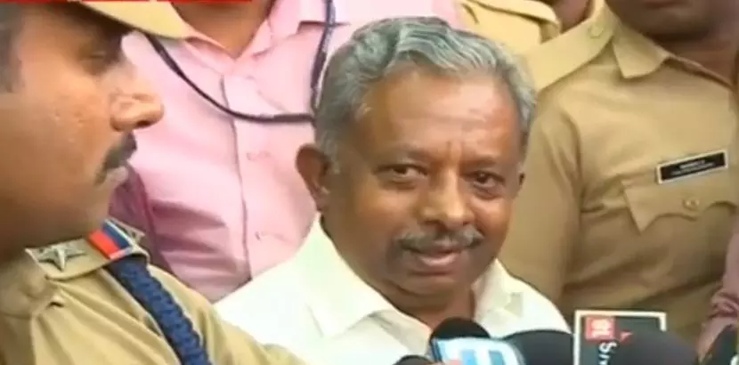 ജര്മ്മനിയില് നിന്നും മടങ്ങിയെത്തിയ മന്ത്രി കെ രാജുവിന്റെ ആദ്യ പ്രതികരണം ജര്മ്മനിയില് നിന്നും മടങ്ങിയെത്തിയ മന്ത്രി കെ രാജുവിന്റെ ആദ്യ പ്രതികരണം