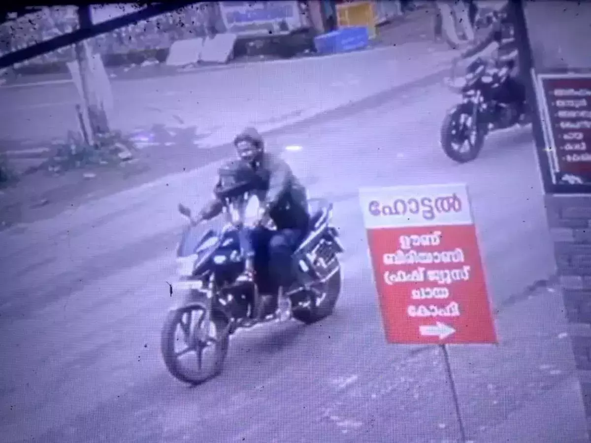 ഷഹീന് വേണ്ടി മൂന്നാം ദിനവും തിരച്ചില് തുടരുന്നു ഷഹീന് വേണ്ടി മൂന്നാം ദിനവും തിരച്ചില് തുടരുന്നു