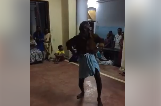 ഇതാണ് മനക്കരുത്ത്, ഇതൊക്കെയാണ് അതിജീവനം; ദുരിതാശ്വാസ ക്യാമ്പില്‍ തകര്‍പ്പന്‍ ഡാന്‍സുമായി ഒരു അപ്പൂപ്പന്‍, ജിമിക്കല്‍ കമ്മല്‍ കളിച്ച് യുവതിയും കുട്ടികളും