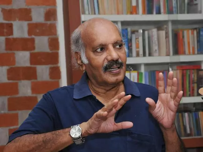 പ്രളയം ബാക്കിവച്ച അടയാളങ്ങളില് വിറങ്ങലിച്ച് സേതു പ്രളയം ബാക്കിവച്ച അടയാളങ്ങളില് വിറങ്ങലിച്ച് സേതു