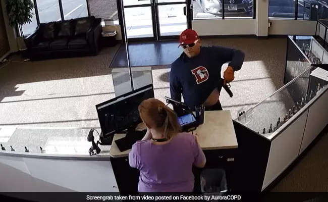 ‘ടൈമിങ് തെറ്റി,തോക്കും പോയി ഒപ്പം പാന്റും’; ഈ കള്ളന്‍ ചിരിപ്പിക്കും 