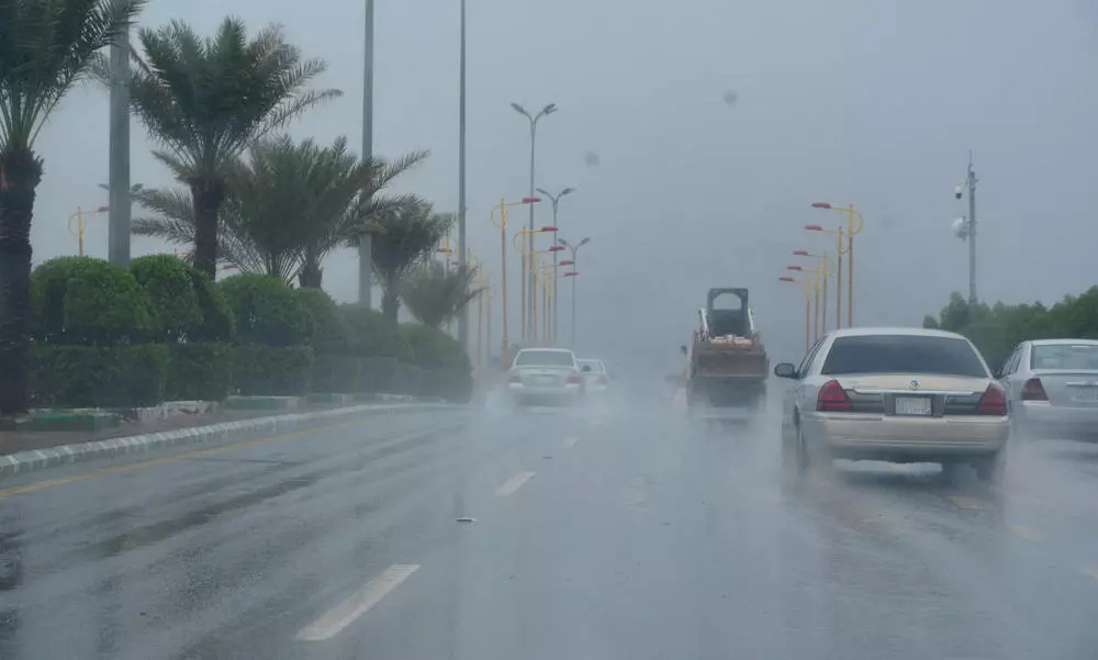 സൗദിയില് കനത്ത മഴ തുടരുന്നു സൗദിയില് കനത്ത മഴ തുടരുന്നു