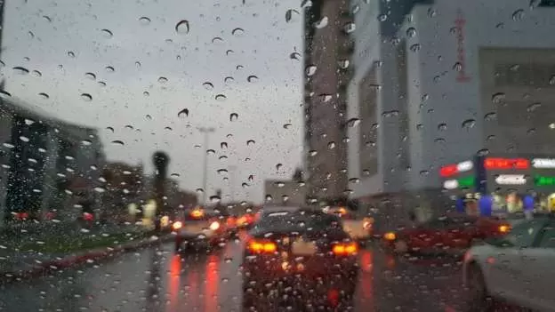 ശൈത്യകാലത്തിന്റെ വരവറിയിച്ച് യു.എ.ഇയിൽ ഇന്നും ശക്തമായ മഴ ശൈത്യകാലത്തിന്റെ വരവറിയിച്ച് യു.എ.ഇയിൽ ഇന്നും ശക്തമായ മഴ