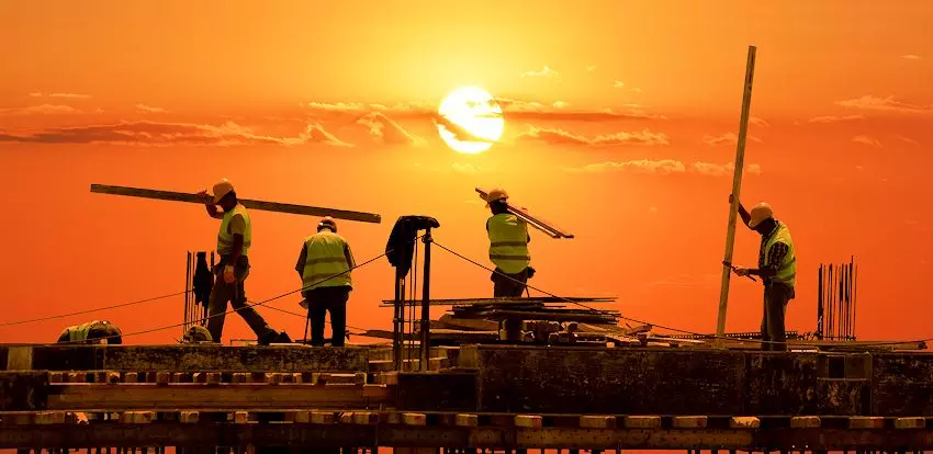 ഉച്ചനേരത്ത് തുറസ്സായ സ്ഥലങ്ങളിൽ ജോലി ചെയ്യിപ്പിക്കുന്നതിന് ഏർപ്പെടുത്തിയ വിലക്ക് അവസാനിച്ചു ഉച്ചനേരത്ത് തുറസ്സായ സ്ഥലങ്ങളിൽ ജോലി ചെയ്യിപ്പിക്കുന്നതിന് ഏർപ്പെടുത്തിയ വിലക്ക് അവസാനിച്ചു