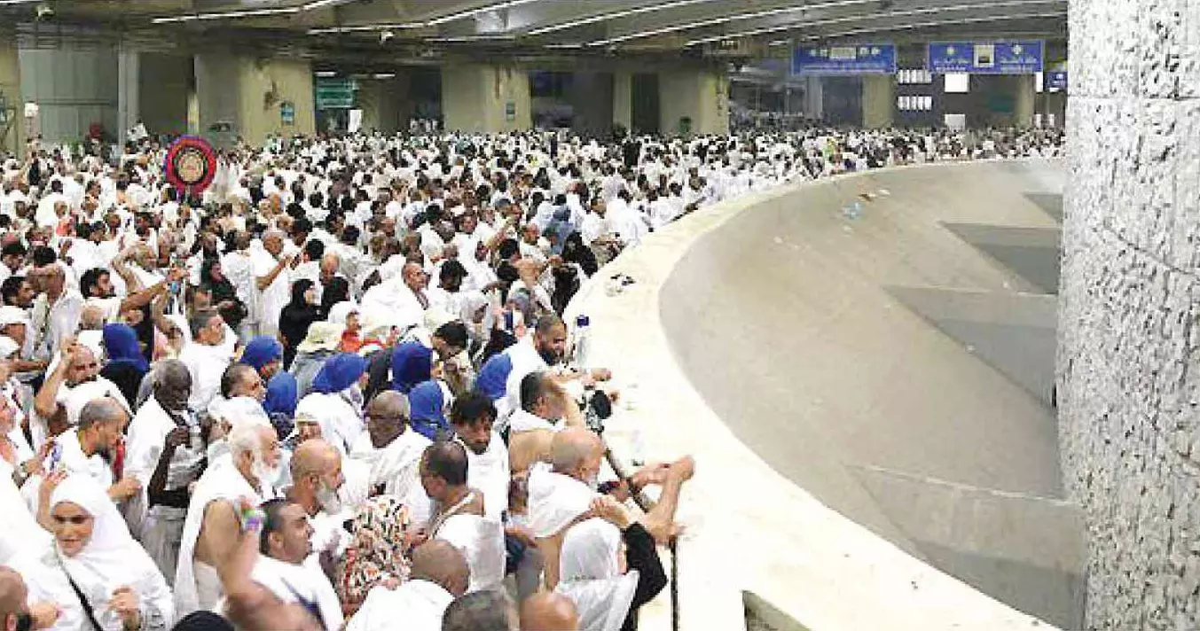 മിനായില് തമ്പുകളില് ഹാജിമാര്; ഇന്നു മുതല് പിശാചിന്റെ സ്തൂപത്തില് കല്ലേറ് മിനായില് തമ്പുകളില് ഹാജിമാര്; ഇന്നു മുതല് പിശാചിന്റെ സ്തൂപത്തില് കല്ലേറ്