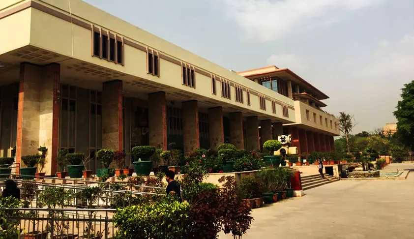 പീഡനക്കേസ് തള്ളാം; കേരളത്തിന്റെ ദുരിതാശ്വാസ നിധിയിലേക്ക് സംഭാവന നല്കണമെന്ന് പ്രതിയോട് ഡല്ഹി കോടതി പീഡനക്കേസ് തള്ളാം; കേരളത്തിന്റെ ദുരിതാശ്വാസ നിധിയിലേക്ക് സംഭാവന നല്കണമെന്ന് പ്രതിയോട് ഡല്ഹി കോടതി