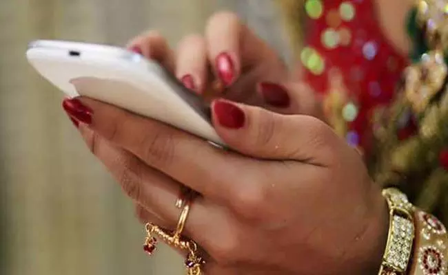 വധു വാട്സ്ആപ്പ് ഉപയോഗിക്കുന്നു: വരനും കുടുംബവും വിവാഹത്തില്‍ നിന്ന് പിന്മാറി