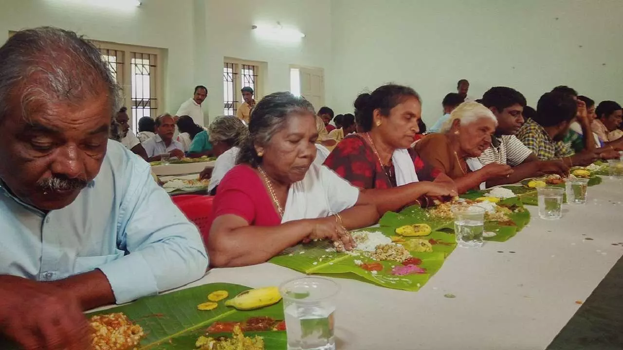 ആഘോഷത്തിനപ്പുറം ദുരിതബാധിതരോടുള്ള ഐക്യപ്പെടലായി ഓണം ആഘോഷത്തിനപ്പുറം ദുരിതബാധിതരോടുള്ള ഐക്യപ്പെടലായി ഓണം