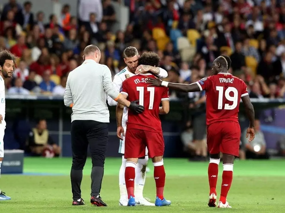 റാമോസ് സലാഹിനോട് ക്ഷമ ചോദിക്കുകയായിരുന്നോ, അതോ? റാമോസ് സലാഹിനോട് ക്ഷമ ചോദിക്കുകയായിരുന്നോ, അതോ?