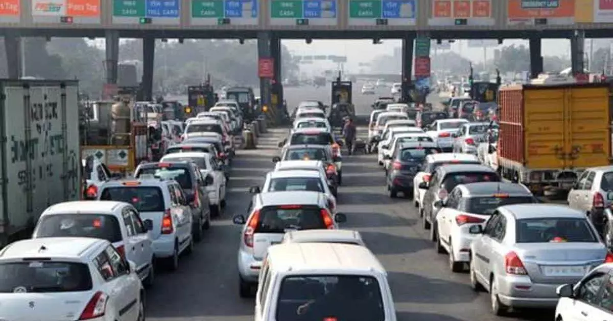 ടോള്ബൂത്തുകളില് വിഐപികള്ക്കും സിറ്റിംഗ് ജഡ്ജുമാര്ക്കും പ്രത്യേക വരി വേണമെന്ന് കോടതി ടോള്ബൂത്തുകളില് വിഐപികള്ക്കും സിറ്റിംഗ് ജഡ്ജുമാര്ക്കും പ്രത്യേക വരി വേണമെന്ന് കോടതി