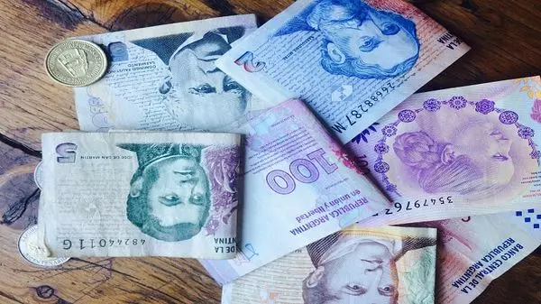 അര്‍ജന്റീനയില്‍ സാമ്പത്തിക പ്രതിസന്ധി രൂക്ഷം; പെസോക്ക് മൂല്യമിടിഞ്ഞു