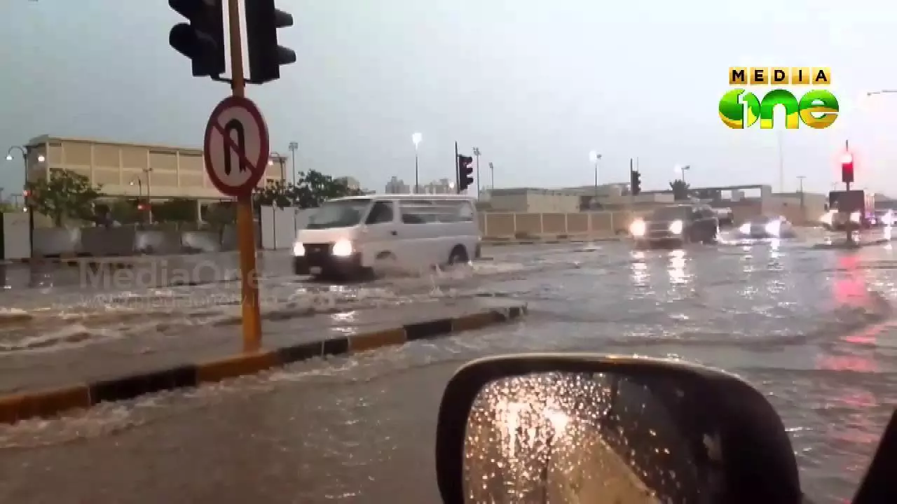 കുവൈത്തില് ശക്തമായ മഴ തുടരുന്നു; രണ്ട് ദിവസം കൂടി തുടരുമെന്ന് കാലാവസ്ഥാ നിരീക്ഷണ കേന്ദ്രം കുവൈത്തില് ശക്തമായ മഴ തുടരുന്നു; രണ്ട് ദിവസം കൂടി തുടരുമെന്ന് കാലാവസ്ഥാ നിരീക്ഷണ കേന്ദ്രം