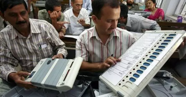 കര്ണാടക തദ്ദേശ തെരഞ്ഞെടുപ്പ്; കോണ്ഗ്രസ് മുന്നില്; ബി.ജെ.പി രണ്ടാമത് കര്ണാടക തദ്ദേശ തെരഞ്ഞെടുപ്പ്; കോണ്ഗ്രസ് മുന്നില്; ബി.ജെ.പി രണ്ടാമത്