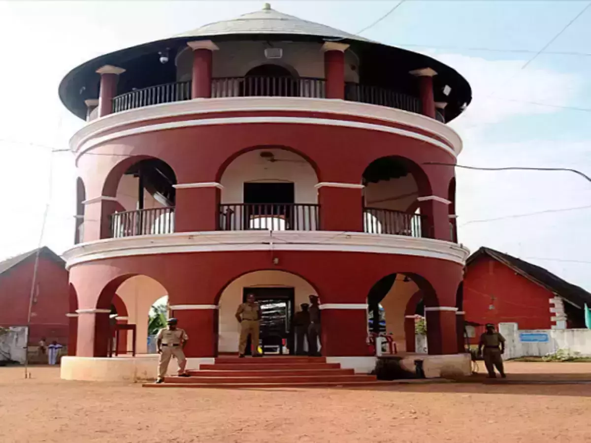 തലസ്ഥാനത്ത് കോവിഡ് വ്യാപനം രൂക്ഷം; ജയിലുകളില് കോവിഡ് പകരുന്നത് ആശങ്കയുണ്ടാക്കുന്നു തലസ്ഥാനത്ത് കോവിഡ് വ്യാപനം രൂക്ഷം; ജയിലുകളില് കോവിഡ് പകരുന്നത് ആശങ്കയുണ്ടാക്കുന്നു