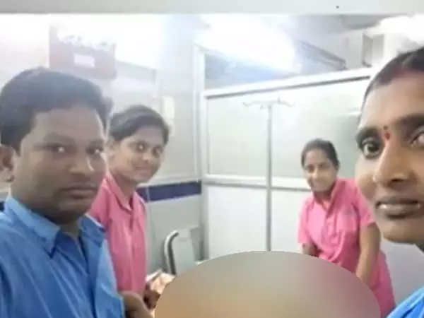 നന്ദമുരി ഹരികൃഷ്ണയുടെ മൃതദേഹത്തിനൊപ്പം സെല്ഫി; 4 നഴ്സുമാരെ പുറത്താക്കി നന്ദമുരി ഹരികൃഷ്ണയുടെ മൃതദേഹത്തിനൊപ്പം സെല്ഫി; 4 നഴ്സുമാരെ പുറത്താക്കി