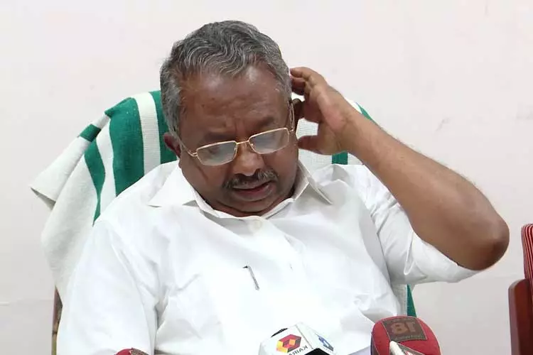 പ്രളയകാലത്ത് വിദേശയാത്ര:  മന്ത്രി കെ രാജുവിന് പരസ്യശാസന 