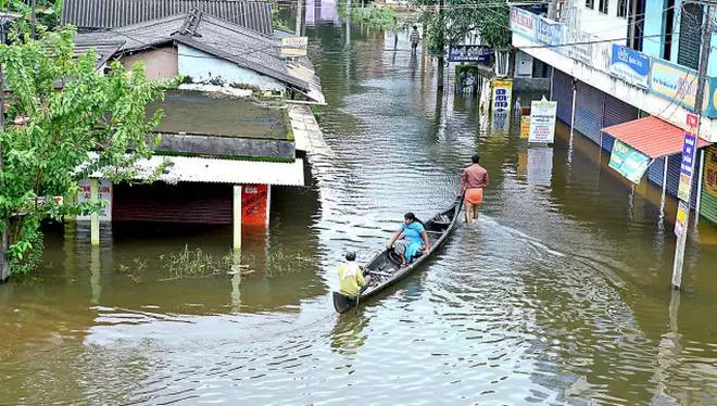 പകര്ച്ചവ്യാധി ഭീഷണിയില് ആലപ്പുഴ,വയനാട് ജില്ലകള് പകര്ച്ചവ്യാധി ഭീഷണിയില് ആലപ്പുഴ,വയനാട് ജില്ലകള്