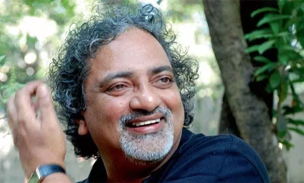 ‘പാർട്ടിക്കാരുടെ കാര്യം പാർട്ടി നോക്കിക്കൊള്ളും, ഇതുമൂലം ഖജനാവിനുള്ള ലാഭം നോക്കൂ’ പരിഹസിച്ച് ജോയ് മാത്യു ‘പാർട്ടിക്കാരുടെ കാര്യം പാർട്ടി നോക്കിക്കൊള്ളും, ഇതുമൂലം ഖജനാവിനുള്ള ലാഭം നോക്കൂ’ പരിഹസിച്ച് ജോയ് മാത്യു