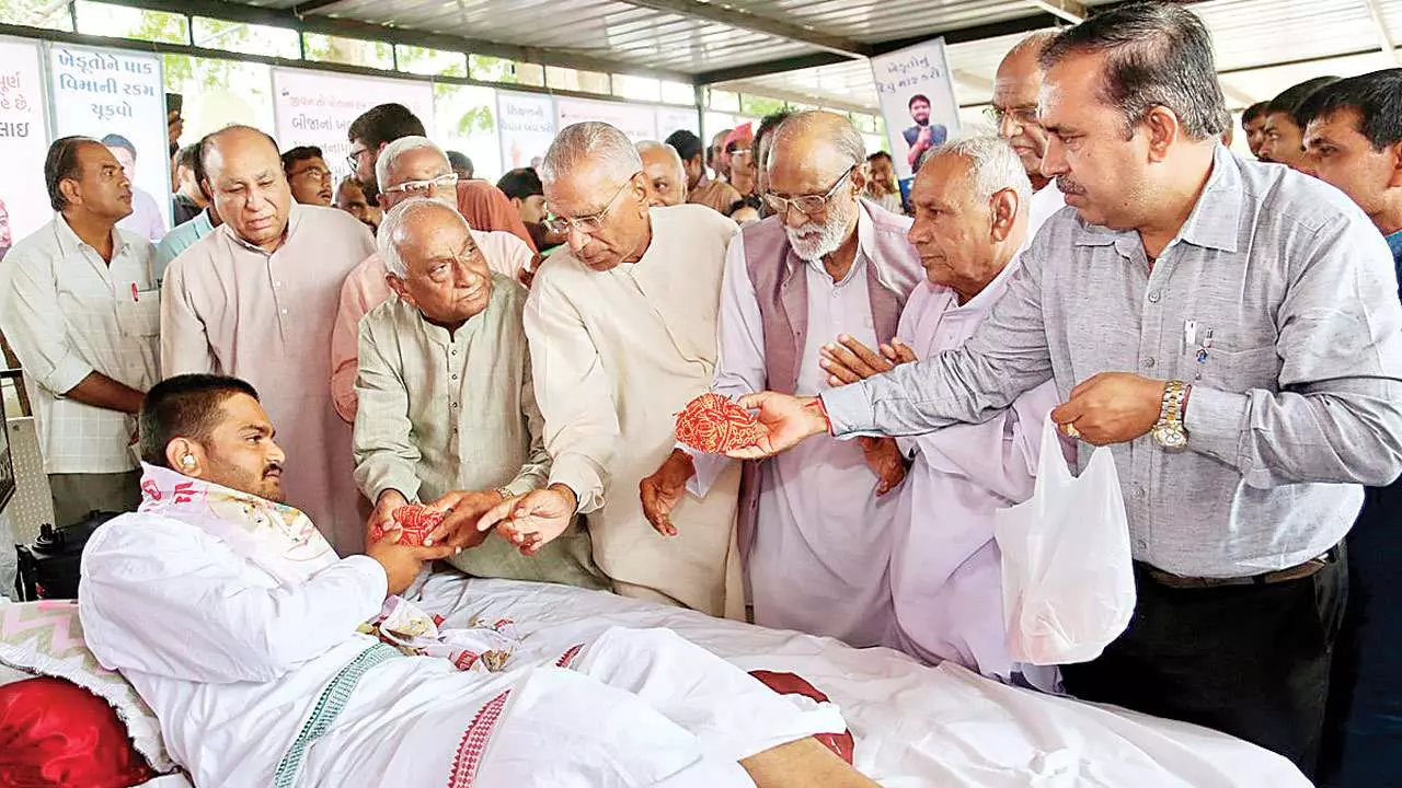 ഹാർദിക് പട്ടേലിന്റെ നിരാഹാര സമരം പത്താം ദിവസത്തിലേക്ക് ഹാർദിക് പട്ടേലിന്റെ നിരാഹാര സമരം പത്താം ദിവസത്തിലേക്ക്