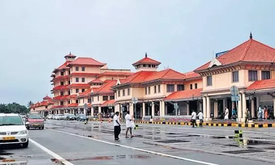 പ്രളയ ശേഷം നെടുമ്പാശ്ശേരിയില്‍ വീണ്ടും വിമാനമിറങ്ങി