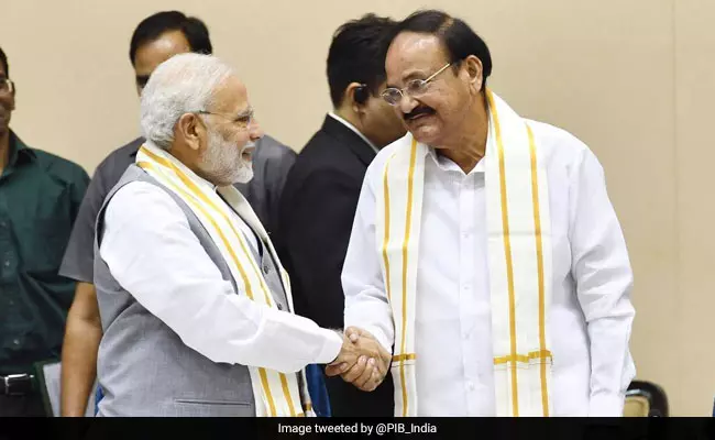 ചിട്ടയോടെ ജീവിക്കണമെന്ന് ആഹ്വാനം ചെയ്യുന്നവരെ ഇന്നത്തെ കാലം ഏകാധിപതികളാക്കുന്നുവെന്ന് നരേന്ദ്രമോദി ചിട്ടയോടെ ജീവിക്കണമെന്ന് ആഹ്വാനം ചെയ്യുന്നവരെ ഇന്നത്തെ കാലം ഏകാധിപതികളാക്കുന്നുവെന്ന് നരേന്ദ്രമോദി