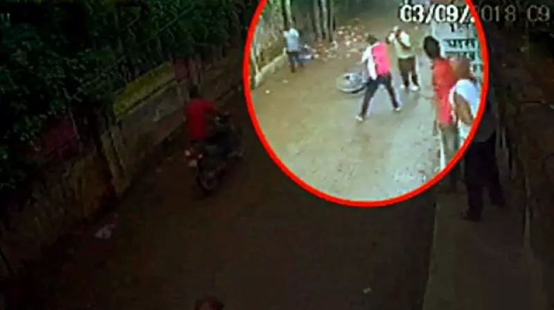 യുപിയില് റിട്ടയേര്ഡ് പൊലീസുകാരനെ പട്ടാപ്പകല് നടുറോഡിലിട്ട് തല്ലിക്കൊന്നു യുപിയില് റിട്ടയേര്ഡ് പൊലീസുകാരനെ പട്ടാപ്പകല് നടുറോഡിലിട്ട് തല്ലിക്കൊന്നു