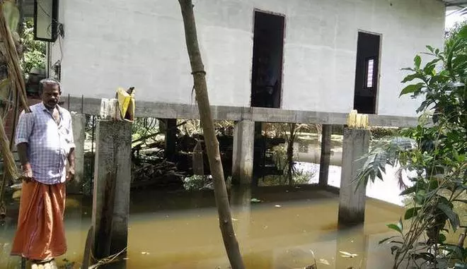 തൂണ്‍ വീടുകള്‍ കാത്തു, പ്രളയത്തില്‍ നിന്ന് ഈ കുട്ടനാട്ടുകാരെ