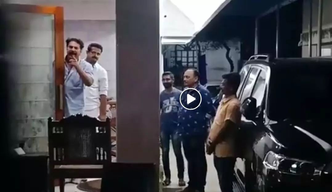 കേക്ക് വേണോ? പിറന്നാള് ആശംസകളുമായി പാതിരാത്രി എത്തിയ ആരാധകരോട് മമ്മൂട്ടി കേക്ക് വേണോ? പിറന്നാള് ആശംസകളുമായി പാതിരാത്രി എത്തിയ ആരാധകരോട് മമ്മൂട്ടി