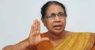 പി.കെ ശശിക്കെതിരായ ലൈംഗിക പീഡന പരാതി: സ്വമേധയാ കേസെടുക്കാനാവില്ലെന്ന് വനിതാ കമ്മീഷൻ