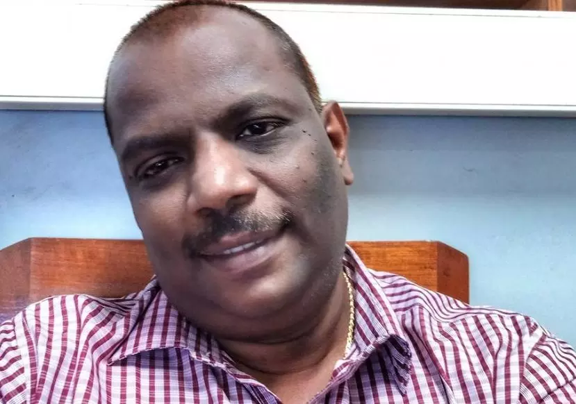 മുഖ്യമന്ത്രിയുടെ സാലറി ചലഞ്ചിനോട് വിയോജിച്ച ജീവനക്കാരനെ സ്ഥലംമാറ്റി മുഖ്യമന്ത്രിയുടെ സാലറി ചലഞ്ചിനോട് വിയോജിച്ച ജീവനക്കാരനെ സ്ഥലംമാറ്റി