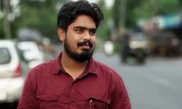 പീഡന പരാതി: പോലീസിനെ സമീപിക്കുന്നതില് നിന്നും പിന്തിരിപ്പിക്കാന് പാര്ട്ടി ശ്രമമെന്ന് ആരോപണം പീഡന പരാതി: പോലീസിനെ സമീപിക്കുന്നതില് നിന്നും പിന്തിരിപ്പിക്കാന് പാര്ട്ടി ശ്രമമെന്ന് ആരോപണം